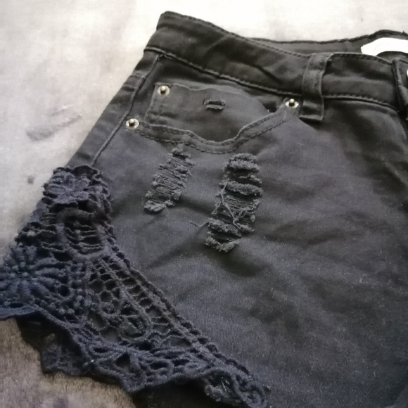 Black denim shorts - Picture 5 of 5